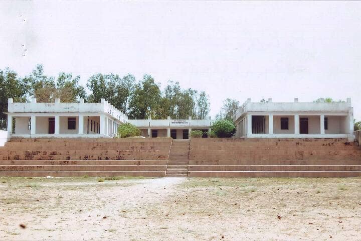 Indira Gandhi Balika Niketan Mahila Shiksha Mahavidyalaya campus in Jhunjhunu, Rajasthan, India — photo 2