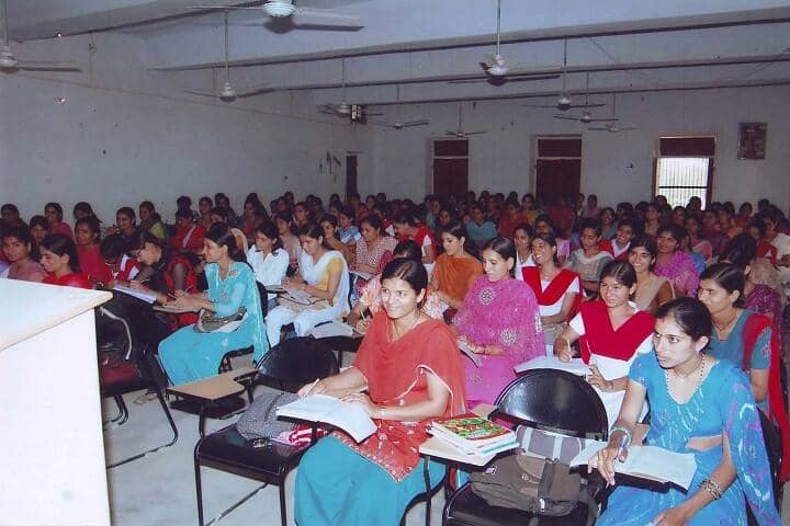 Indira Gandhi Balika Niketan Mahila Shiksha Mahavidyalaya campus in Jhunjhunu, Rajasthan, India — photo 5