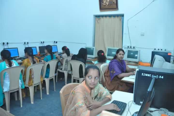 Sri Jagadguru Murugharajendra Arts College for Women campus in Chitradurga, Karnataka, India — photo 5