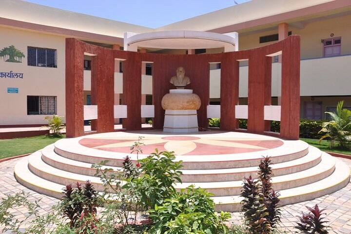Shripatrao Kadam Mahavidyalaya campus in Satara, Maharashtra, India — photo 1