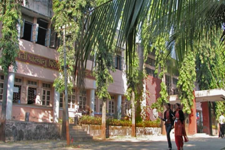 Smt JP Shroff Arts College campus in Valsad, Gujarat, India — photo 2