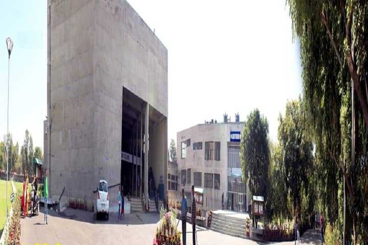 Post Graduate Government College campus in Chandigarh, India — photo 1