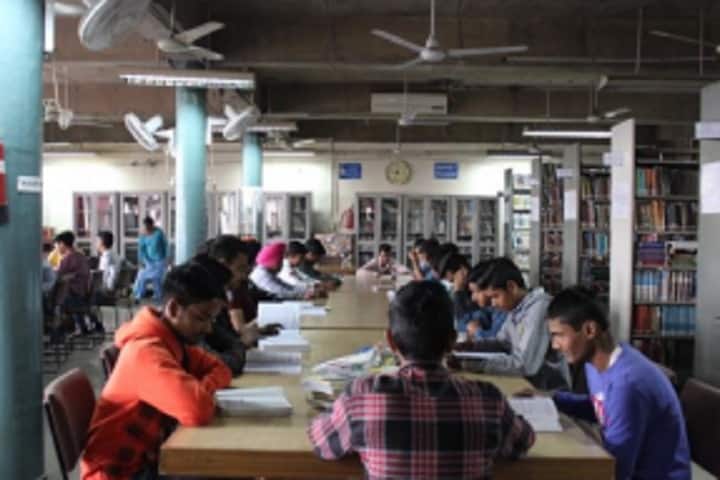 Post Graduate Government College campus in Chandigarh, India — photo 3