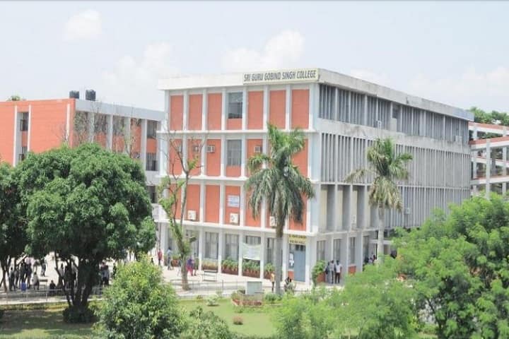 Sri Guru Gobind Singh College campus in Chandigarh, India — photo 1