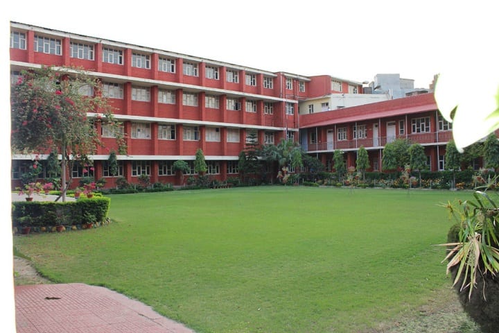 Guru Nanak Girls College, Ludhiana campus in Ludhiana, Punjab, India