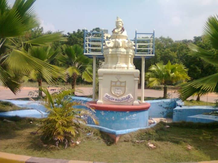 Sri Krishnadevaraya University campus in Anantapur, Andhra Pradesh, India — photo 5