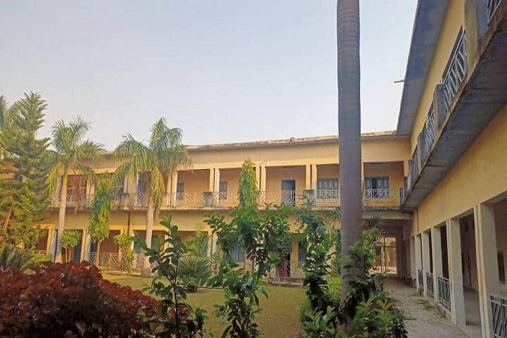 Swargiya Mahadev Prasad Smarak Mahila Mahavidyalaya campus in Kannauj, Uttar Pradesh, India — photo 3