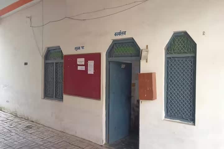 Swargiya Mahadev Prasad Smarak Mahila Mahavidyalaya campus in Kannauj, Uttar Pradesh, India — photo 4