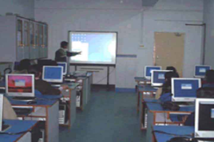 Sri Gandhi Mahavidyalaya campus in Sitapur, Uttar Pradesh, India — photo 4
