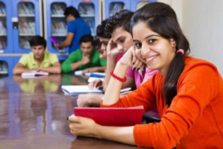 SR Degree College campus in Lakhimpur Kheri, Uttar Pradesh, India — photo 3
