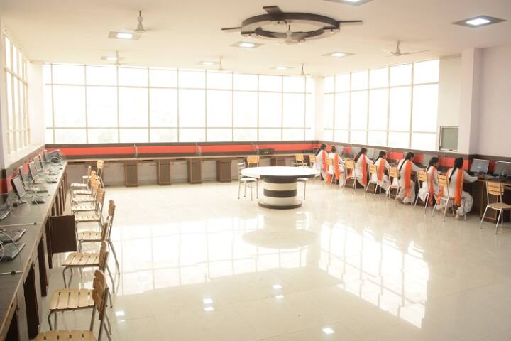 Smt Manorama Mahavidyalaya campus in Auraiya, Uttar Pradesh, India — photo 4