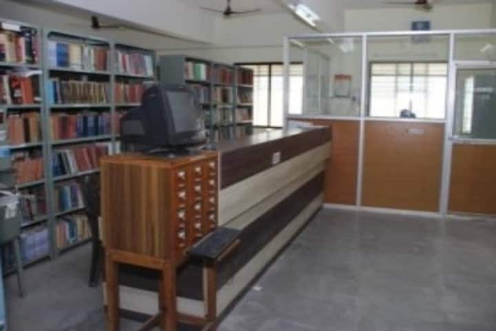 Dayanand College of Law campus in Latur, Maharashtra, India — photo 3