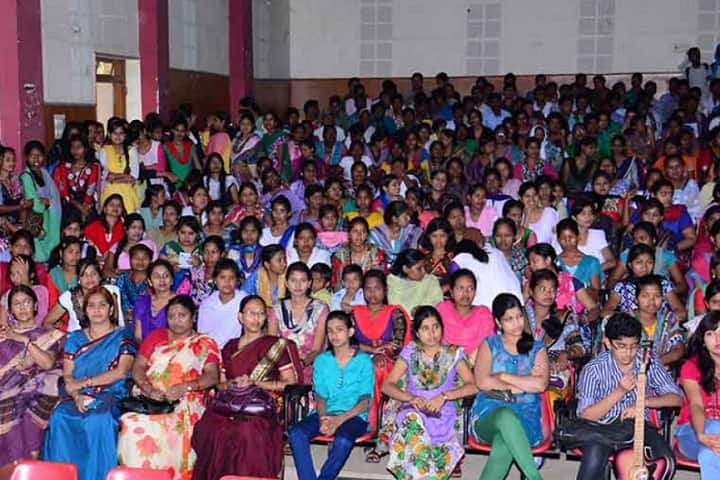 Government Rajmohini Devi Girls PG College campus in Ambikapur, Chhattisgarh, India — photo 2
