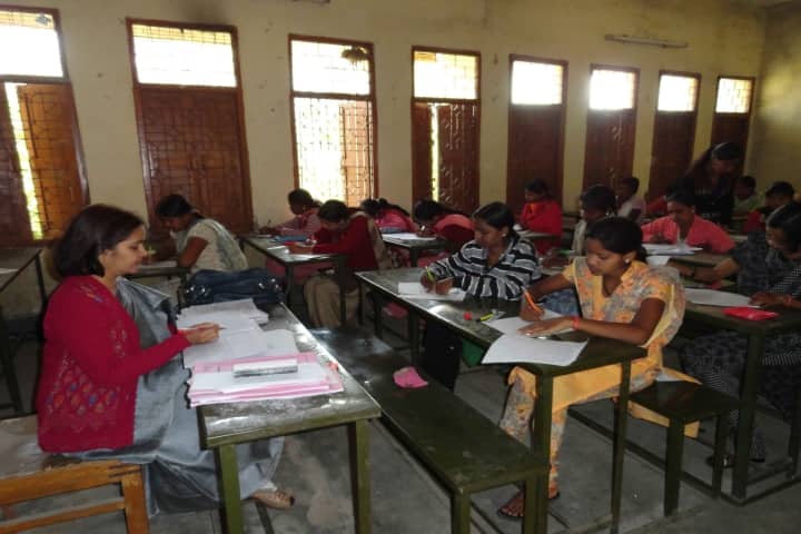 Government Rajmohini Devi Girls PG College campus in Ambikapur, Chhattisgarh, India — photo 3