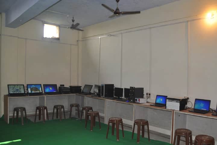 Haqiqullah Chaudhary Mahavidyalaya campus in Gonda, Uttar Pradesh, India — photo 6