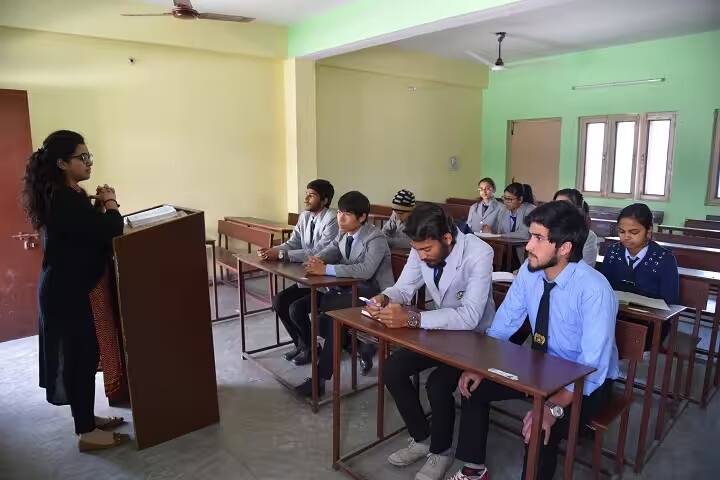 DD College campus in Dehradun, Uttarakhand, India — photo 4
