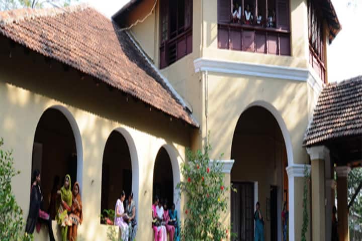 Krishna Menon Memorial Government Women's College campus in Kannur, Kerala, India — photo 2