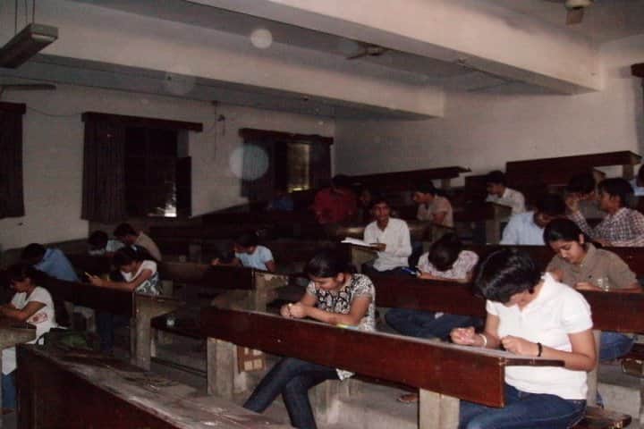 RNT Medical College Udaipur campus in Udaipur, Rajasthan, India — photo 2