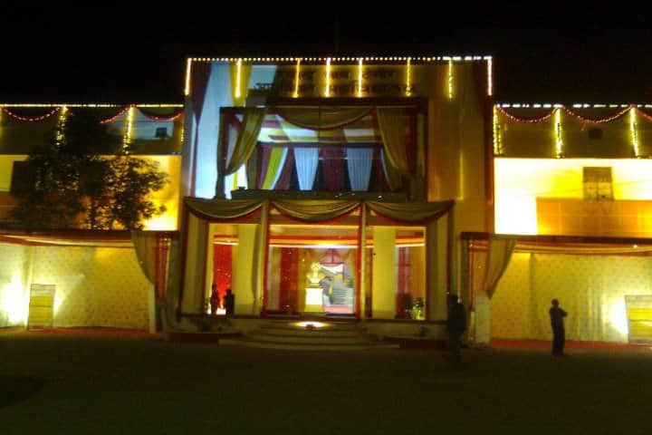 RNT Medical College Udaipur campus in Udaipur, Rajasthan, India — photo 3