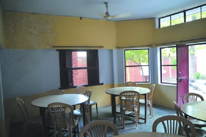 Aacharya Sitaram Chaturvedi Mahila Mahavidyalaya campus in Varanasi, Uttar Pradesh, India — photo 3