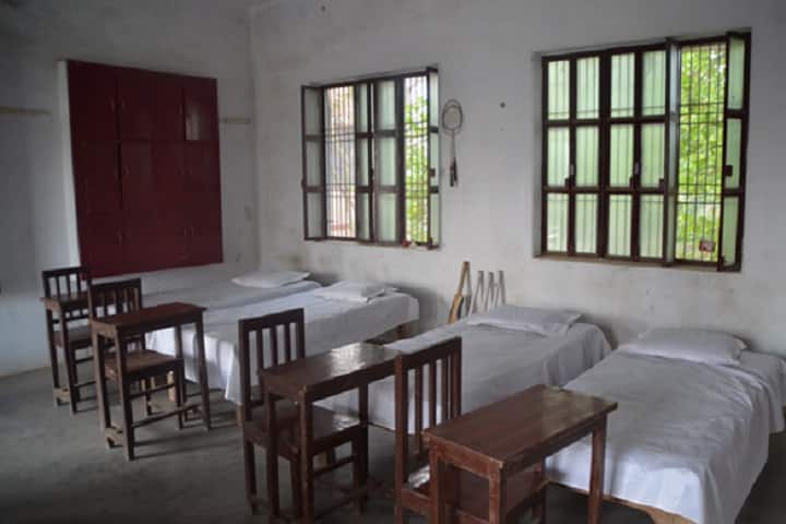 Aacharya Sitaram Chaturvedi Mahila Mahavidyalaya campus in Varanasi, Uttar Pradesh, India — photo 5