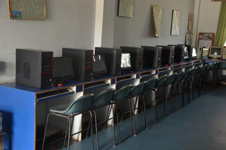 Aacharya Sitaram Chaturvedi Mahila Mahavidyalaya campus in Varanasi, Uttar Pradesh, India — photo 6
