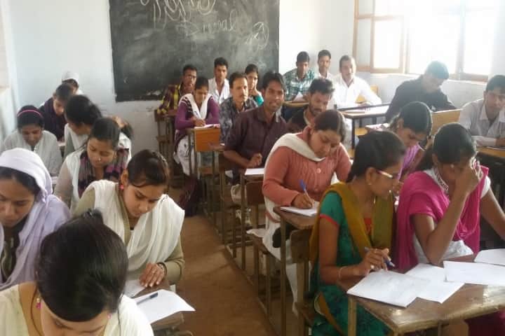 Bundelkhand Career College campus in Hatta, Madhya Pradesh, India — photo 2