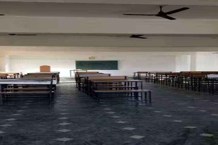 Pt Jawaharlal Nehru College campus in Bilaspur, Chhattisgarh, India — photo 3