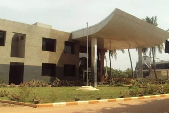 KH Patil College of Commerce campus in Hubli, Karnataka, India — photo 1
