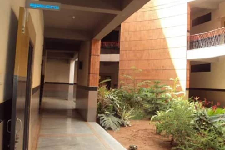 KH Patil College of Commerce campus in Hubli, Karnataka, India — photo 2