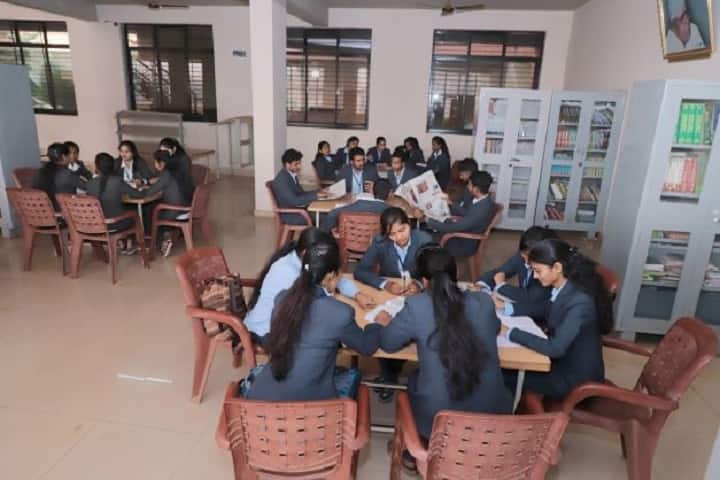 KH Patil College of Commerce campus in Hubli, Karnataka, India — photo 3