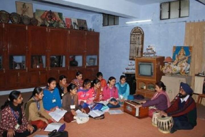 Arya Kanya Mahavidyalaya campus in Kurukshetra, Haryana, India — photo 6
