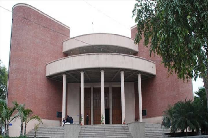 Jesus and Mary College, Delhi campus in New Delhi, Delhi, India