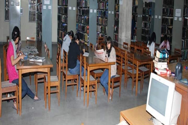Jesus and Mary College campus in New Delhi, Delhi, India — photo 3