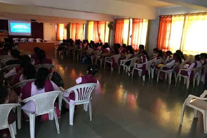 Late Bindu Ramrao Deshmukh Arts and Commerce Mahila Mahavidyalaya campus in Nashik, Maharashtra, India — photo 1