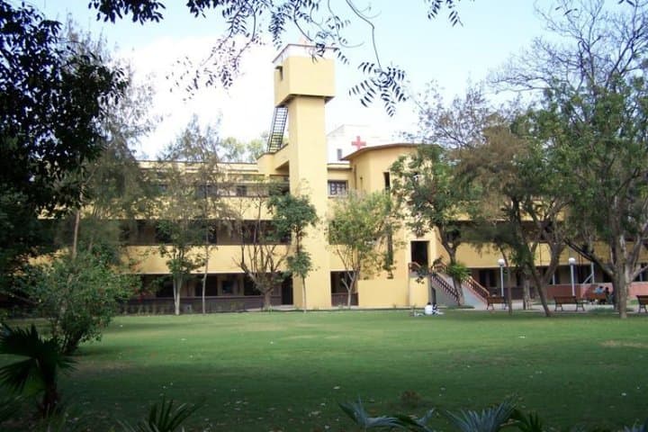 St Xavier's College campus in Ahmedabad, Gujarat, India — photo 4