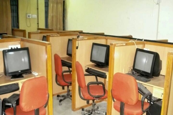 Shri MR Desai Arts and Shri EELK Commerce College campus in Navsari, Gujarat, India — photo 3