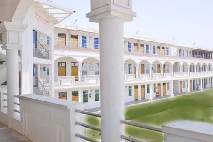 Snehlata Gupta Memorial Degree College campus in Kanpur, Uttar Pradesh, India — photo 3