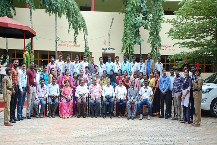 Sir M Vishweshwaraiah Government Arts and Commerce College campus in Bhadravathi, Karnataka, India — photo 3