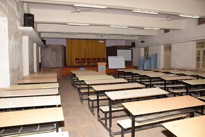 SCP Arts and DDS Commerce College campus in Mahalingapur, Karnataka, India — photo 2
