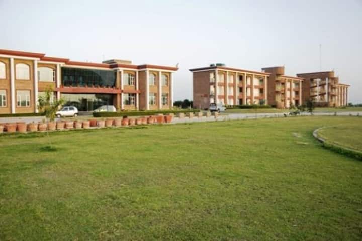 Maa Omwati Institute of Management and Technology campus in Kushak, Haryana, India — photo 2