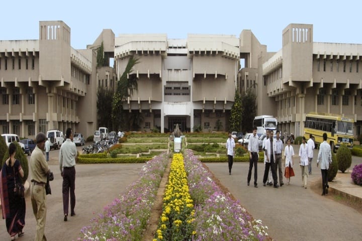 SDM Dental College Dharwad campus in Dharwad, Karnataka, India — photo 1