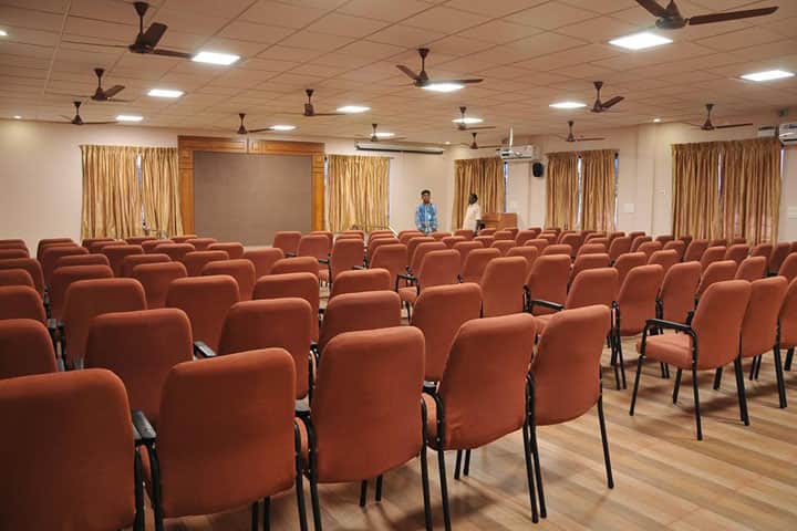 Bishop Heber College campus in Tiruchirappalli, Tamil Nadu, India — photo 2