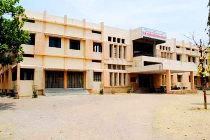 Vidarbha Ayurved Mahavidyalaya campus in Amravati, Maharashtra, India — photo 1