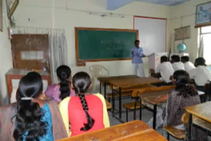 Maharaja Jivajirao Shinde Mahavidyalaya campus in Shrigonda, Maharashtra, India — photo 2