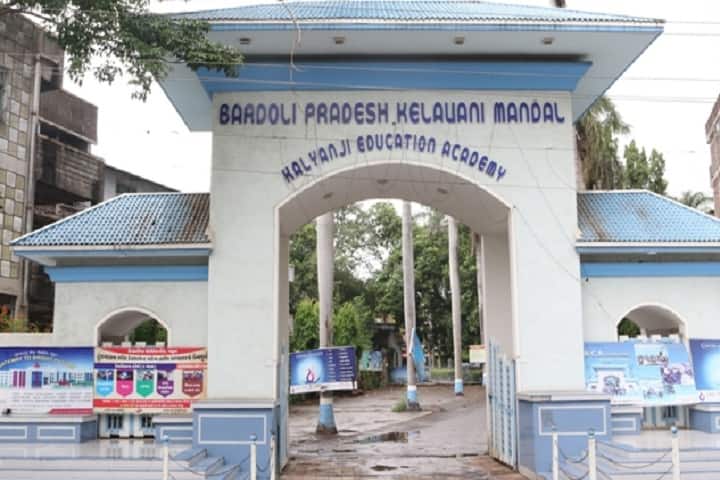 Patel Raman Brothers Arts and Patel Gopalbhai Ranchhodji Commerce College campus in Surat, Gujarat, India — photo 1