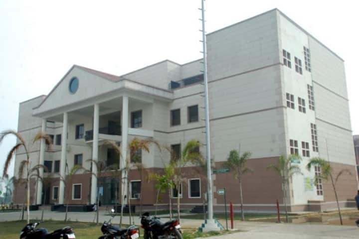Shobhit University Meerut campus in Meerut, Uttar Pradesh, India — photo 4