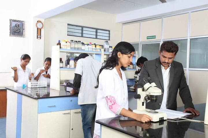 East West First Grade College of Science campus in Bangalore, Karnataka, India — photo 4