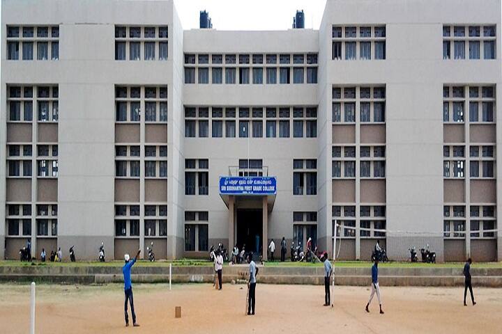 Sri Siddartha First Grade College campus in Saraswathipuram, Karnataka, India — photo 1
