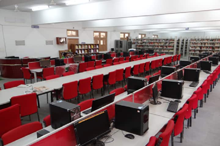 Arya Mahila PG College campus in Varanasi, Uttar Pradesh, India — photo 4